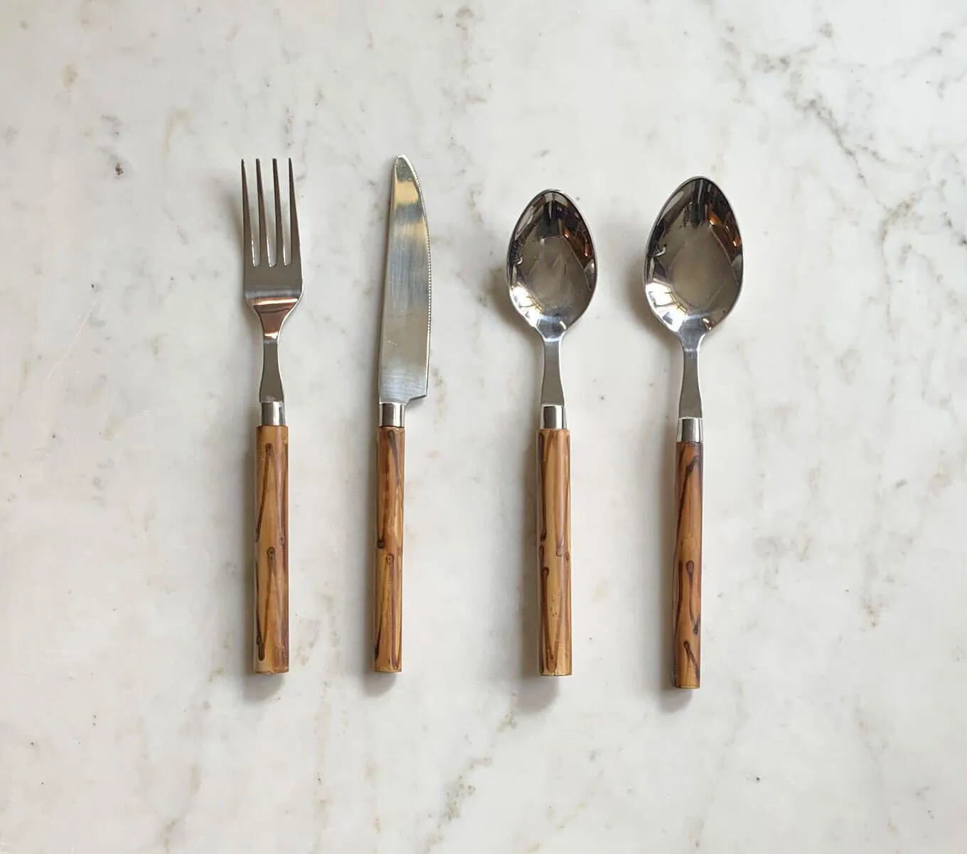 CUTLERY SET OF 4