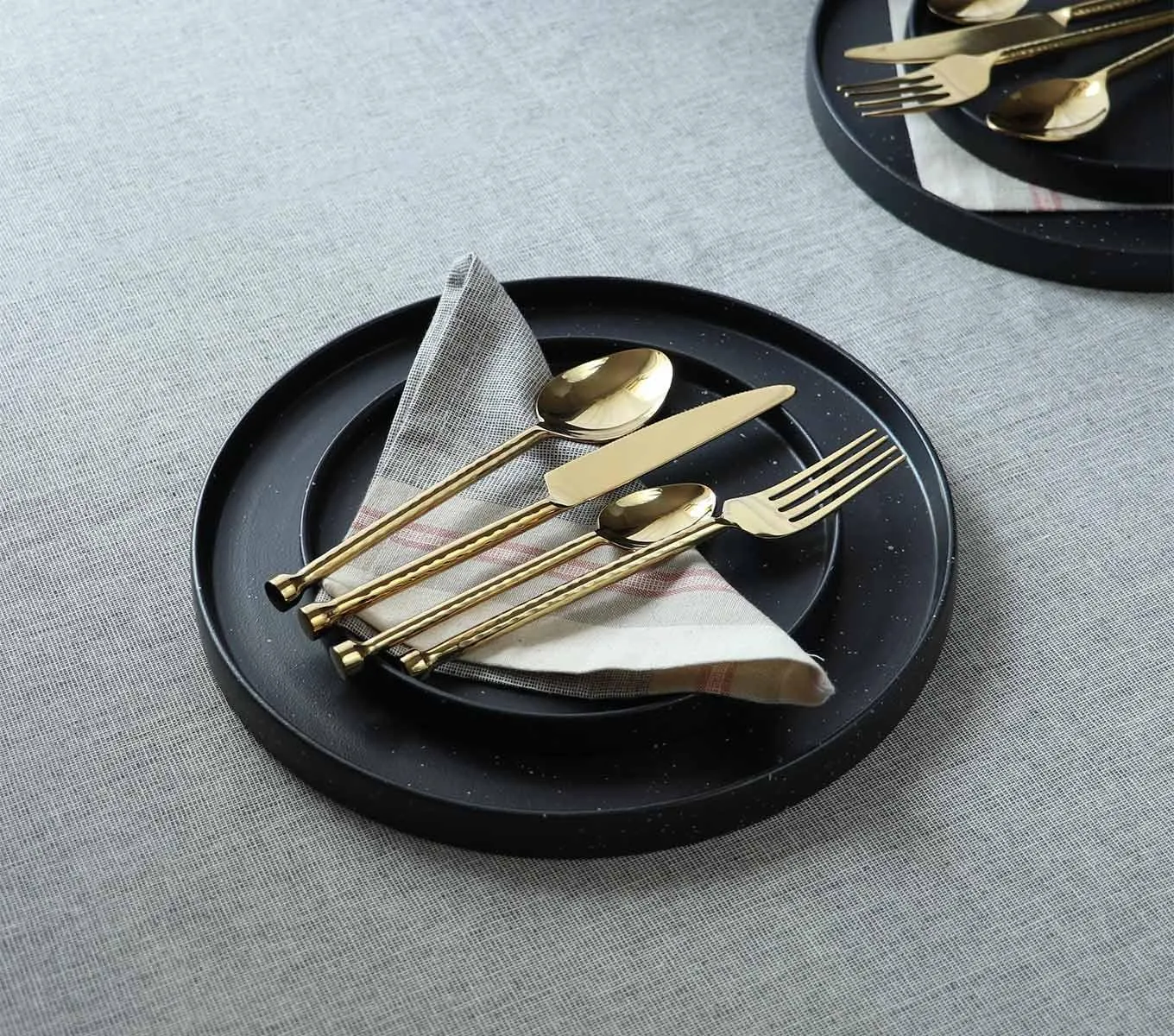 CUTLERY SET OF 4