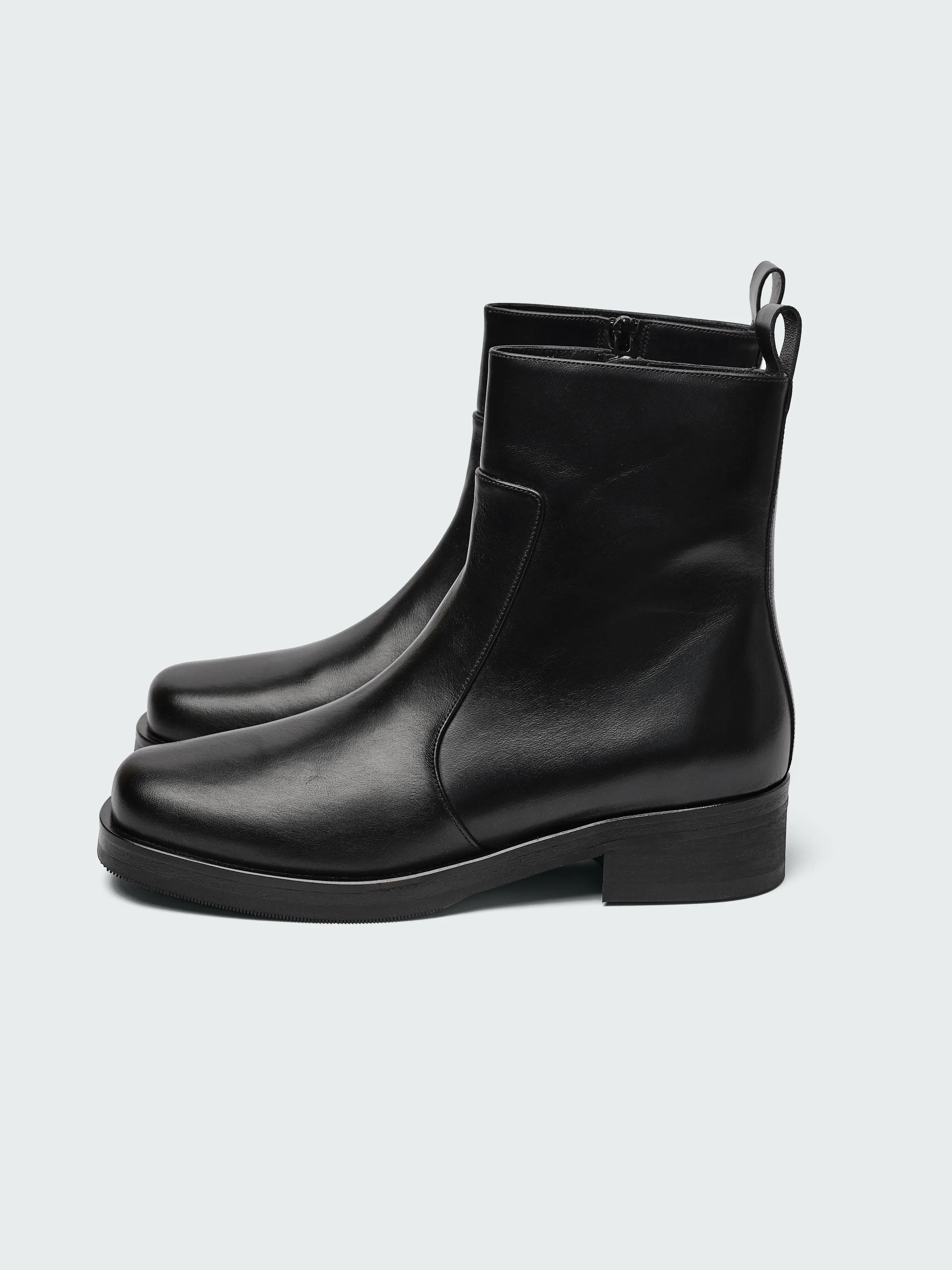 Men's Square Boot in Black