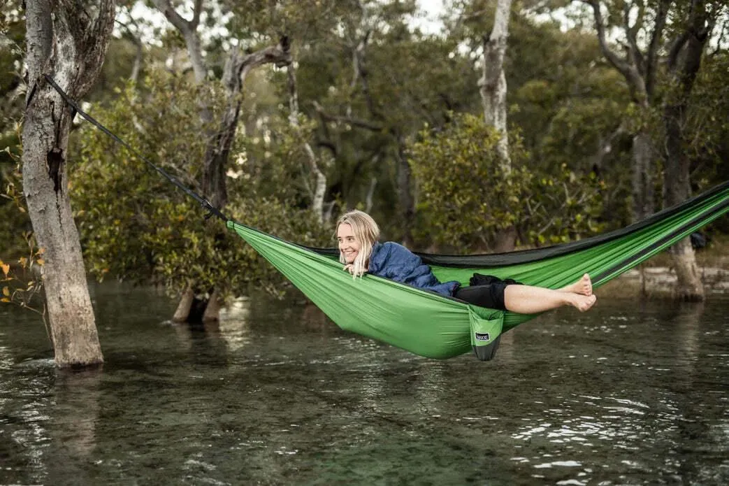 NAKIE FOREST GREEN - RECYCLED HAMMOCK WITH STRAPS