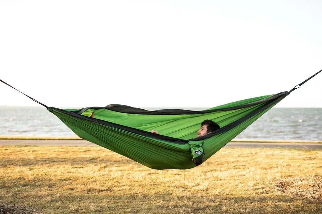 NAKIE FOREST GREEN - RECYCLED HAMMOCK WITH STRAPS