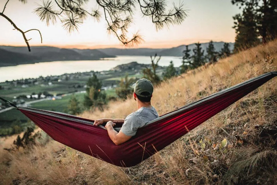 NAKIE MERLOT RED - RECYCLED HAMMOCK WITH STRAPS