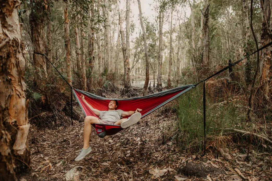 NAKIE MERLOT RED - RECYCLED HAMMOCK WITH STRAPS